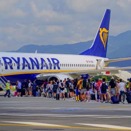 Ryanair ucieka z kolejnego portu. Przestanie latać na najbardziej „clickbaitowe” lotnisko w Europie