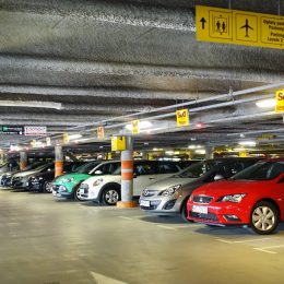 Ceny parkingów w polskich hotelach szokują. U 